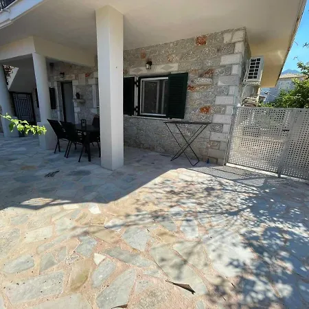 Apartment Omoro Stoupa