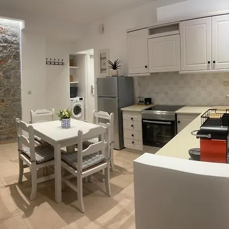 Omoro Apartment