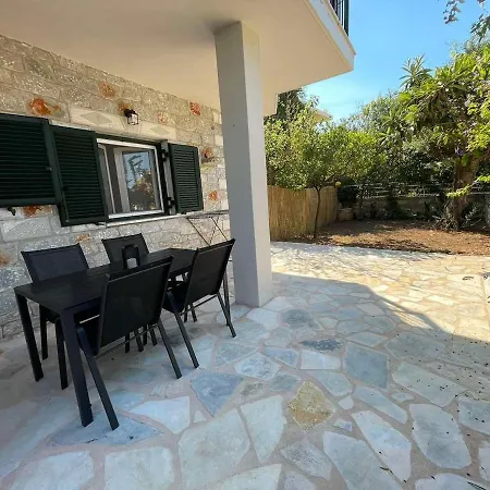 Omoro Apartment Stoupa