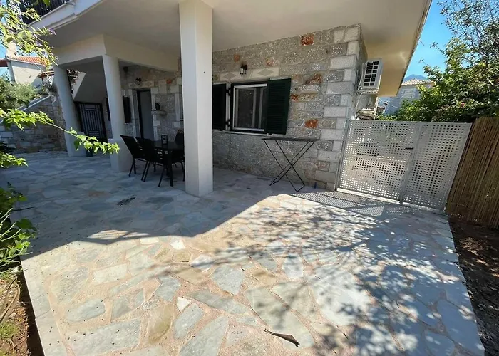 Apartment Omoro Stoupa